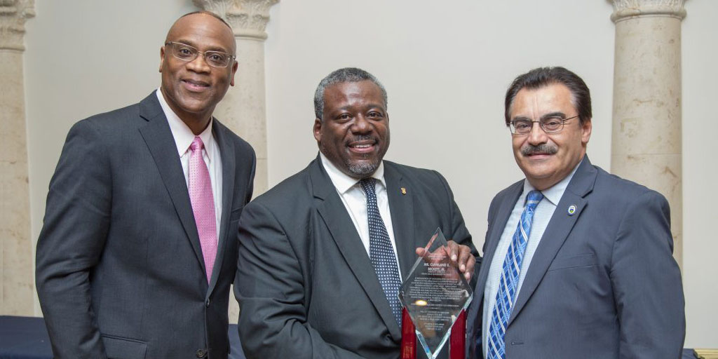 The first Inaugural Awards and Scholarship Brunch for the Urban Male Leadership Program (UMLP) took place on in late February celebrating the program’s ten-year anniversary at Lehman College.