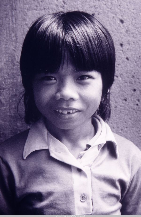 Image of a similing cambodian boy looking at the camera.