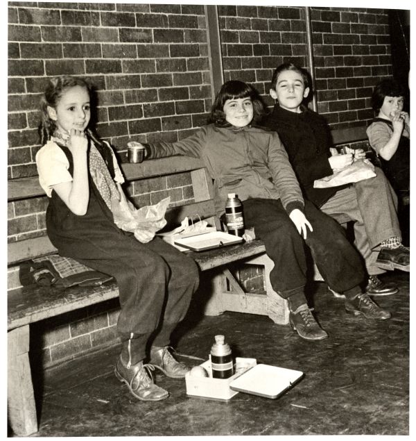 Image of four students having lunch at PS8