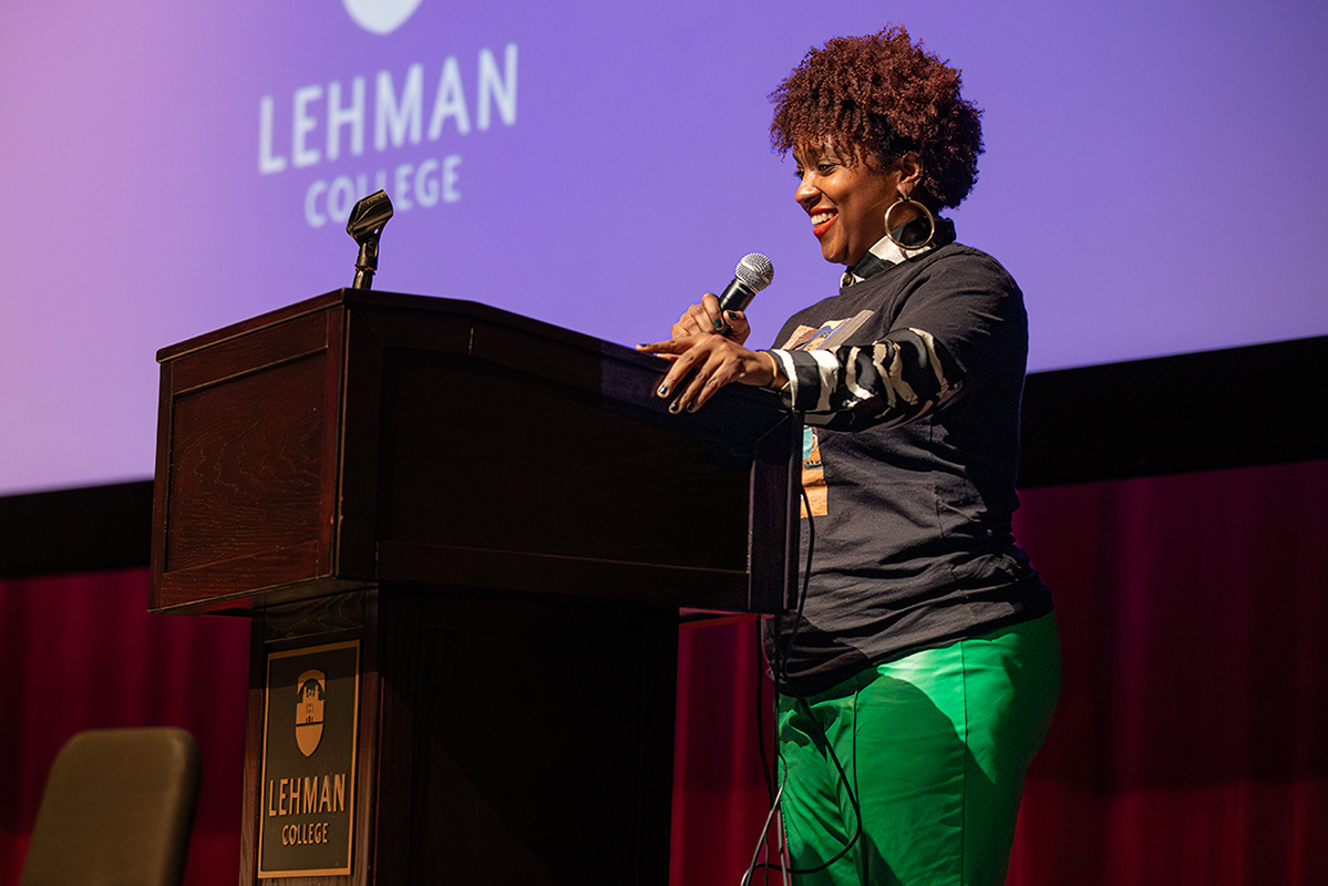 Speaker at a graduate school admission event