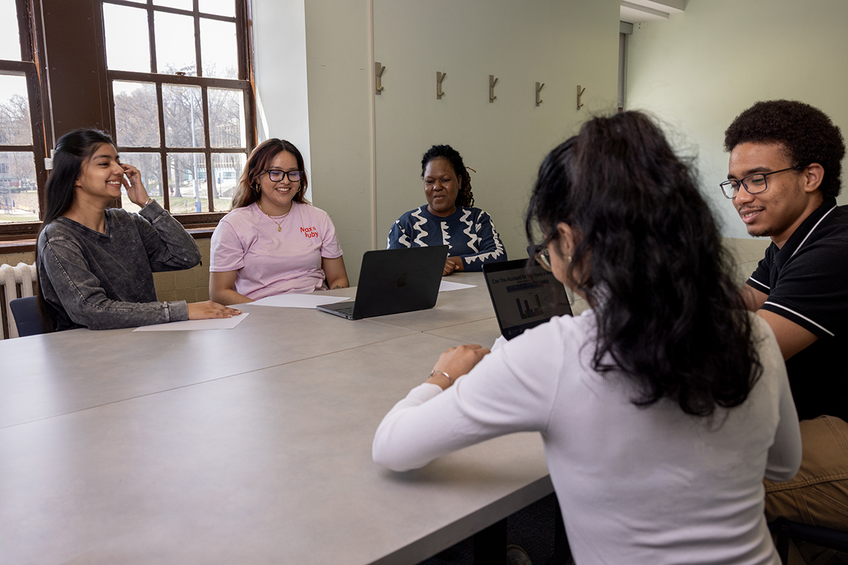 Photo of students in roundtable studying session