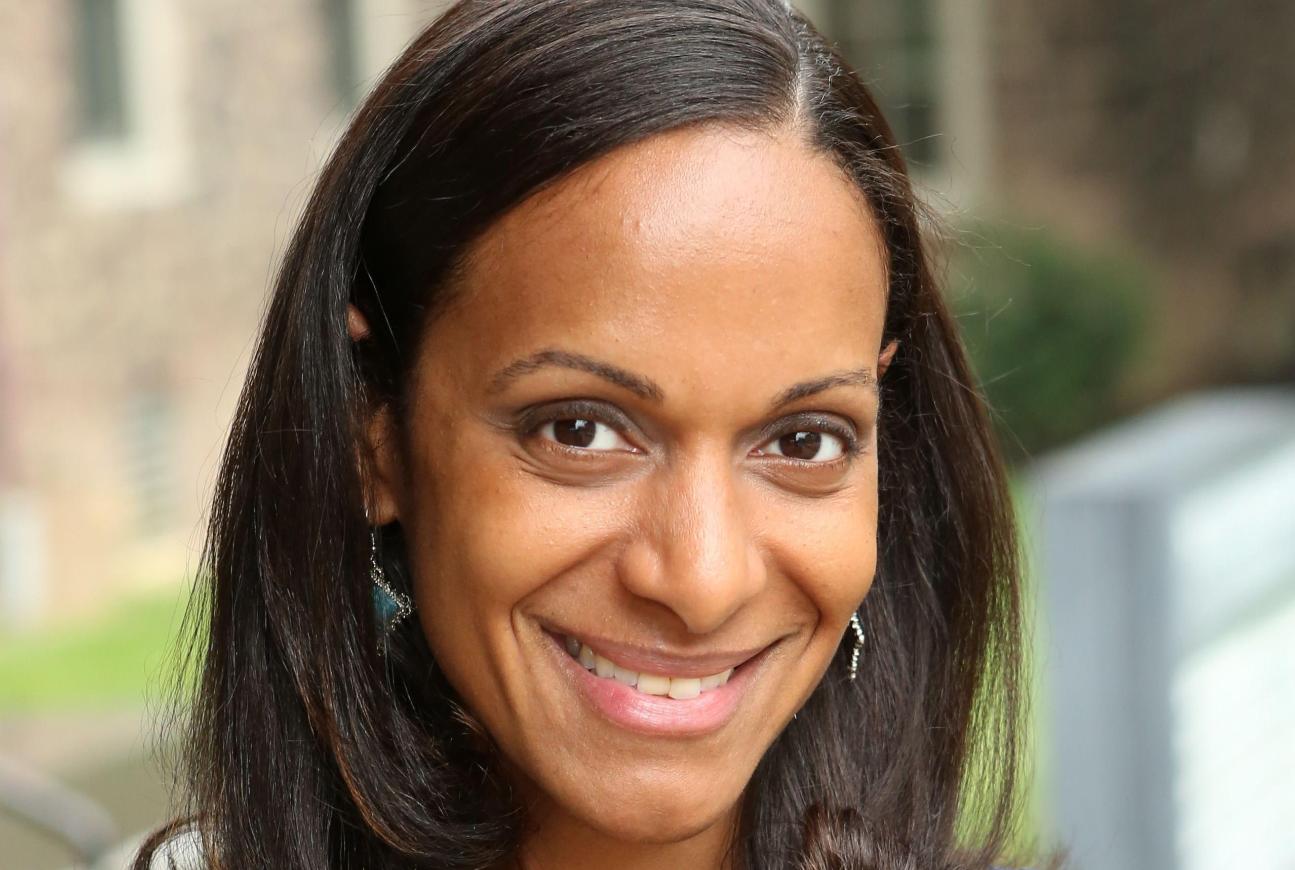 headshot of Elys-Vasquez-Iscan.