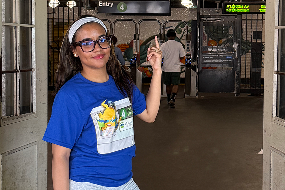 Student in El Rayo Shirt at Bedford Park Boulevard 4 Stop