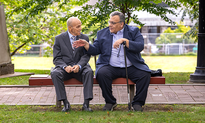 President Fernando Delgado and former President Ricardo Fernández on Bench