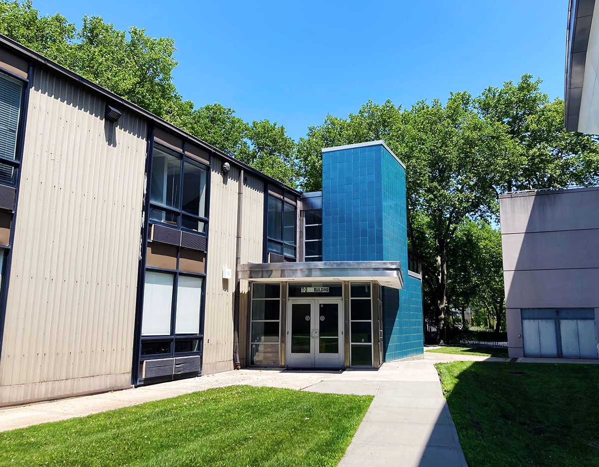 Photo of entrance of T-3 Building