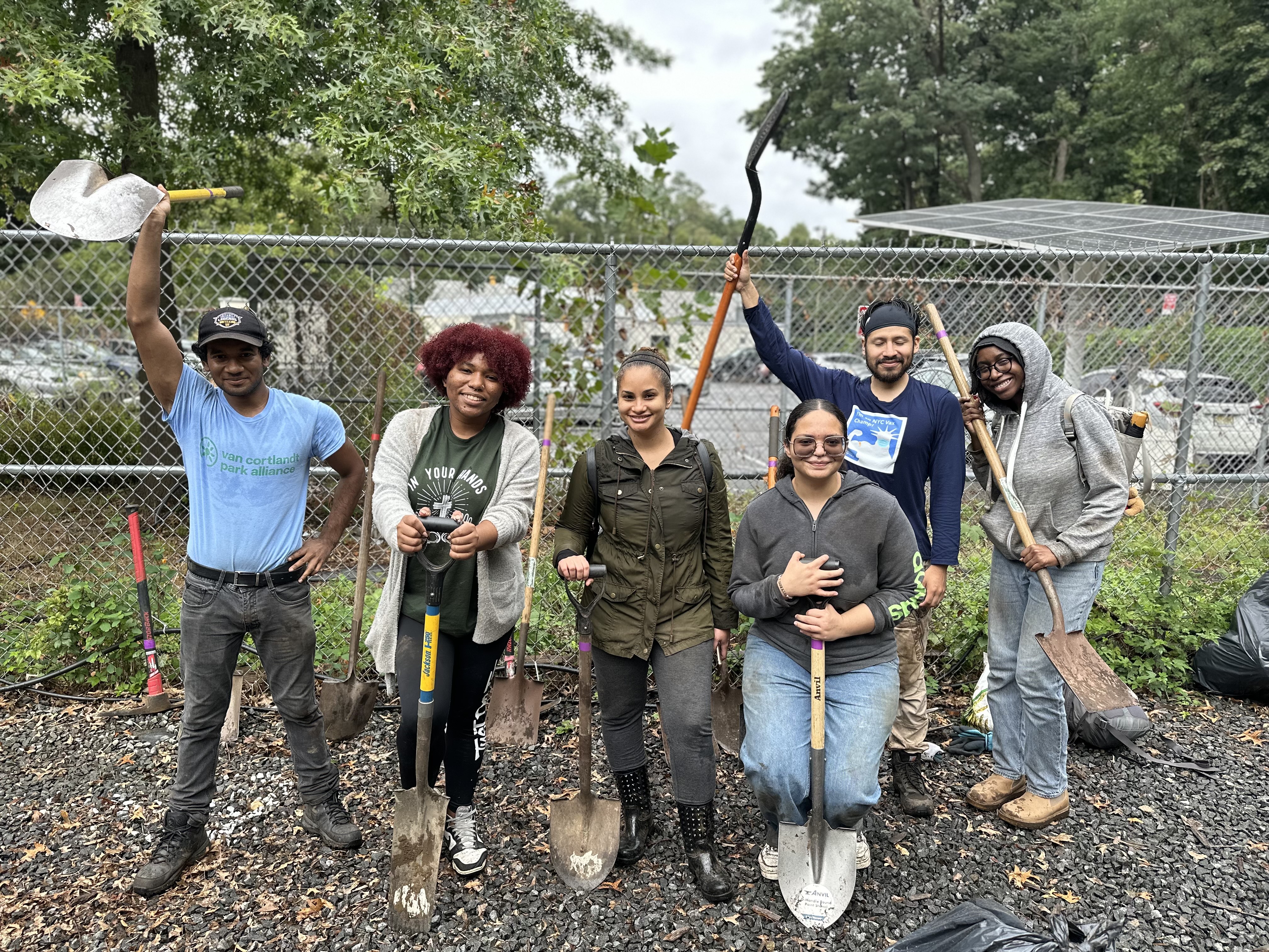 6 students working at a planting event